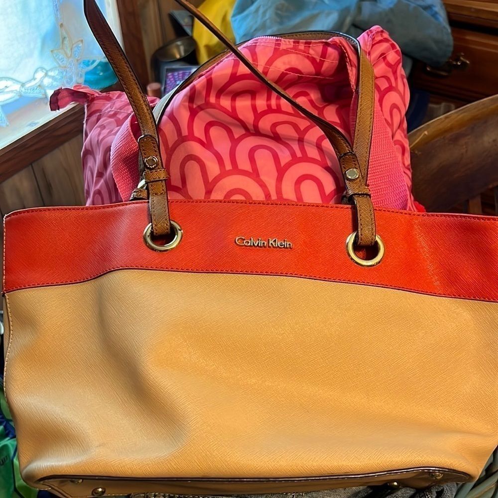 Calvin Klein leather purse. RN 54163. Beige/red